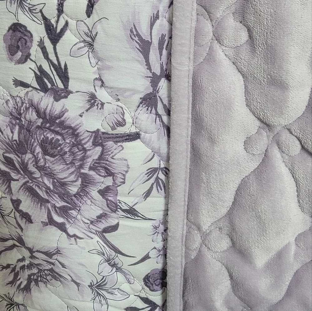 Betsey Johnson Sketch Toile w/Fleece 2 Piece Reversible TWIN Quilt Set